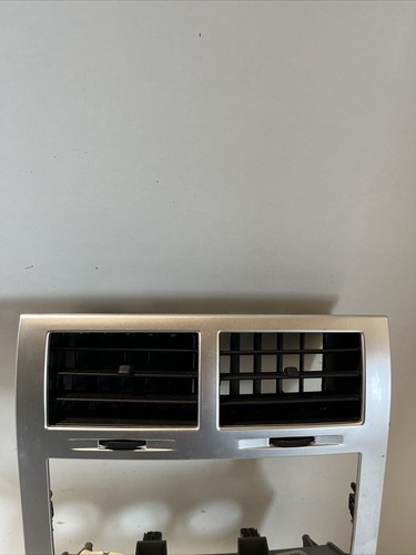 Dodge Nitro Center Console With Air Vents 1559526 Genuine 3.7 V8 Sxt 2010 - Picture 2 of 7