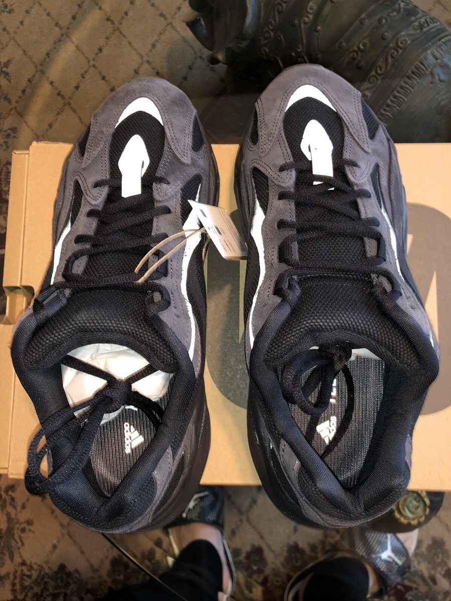 yeezy 700 vanta size 11
