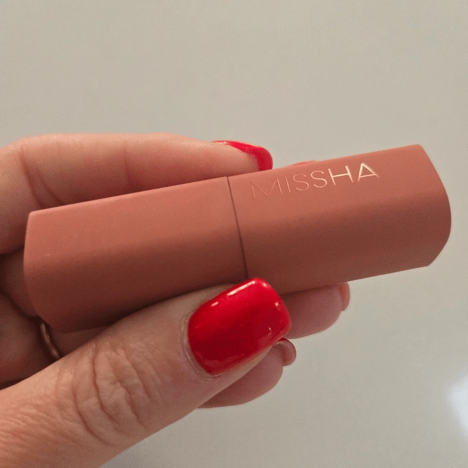 Lápiz labial Missha en terciopelo Dare Rouge nuevo Foto 2 de 4