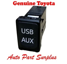 New genuine OEM Toyota AUX / USB Adapter  2011-14 RAV4 86190-0C020