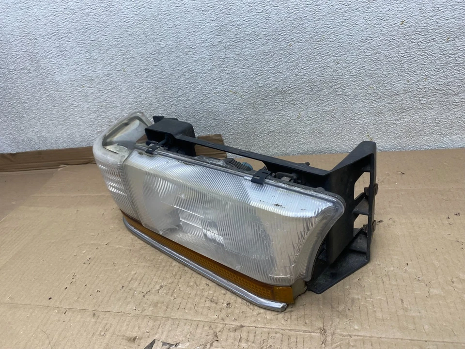 Faro halógeno derecho pasajero Buick Roadmaster 1991 a 1996 u3052 DG Foto 2 de 4