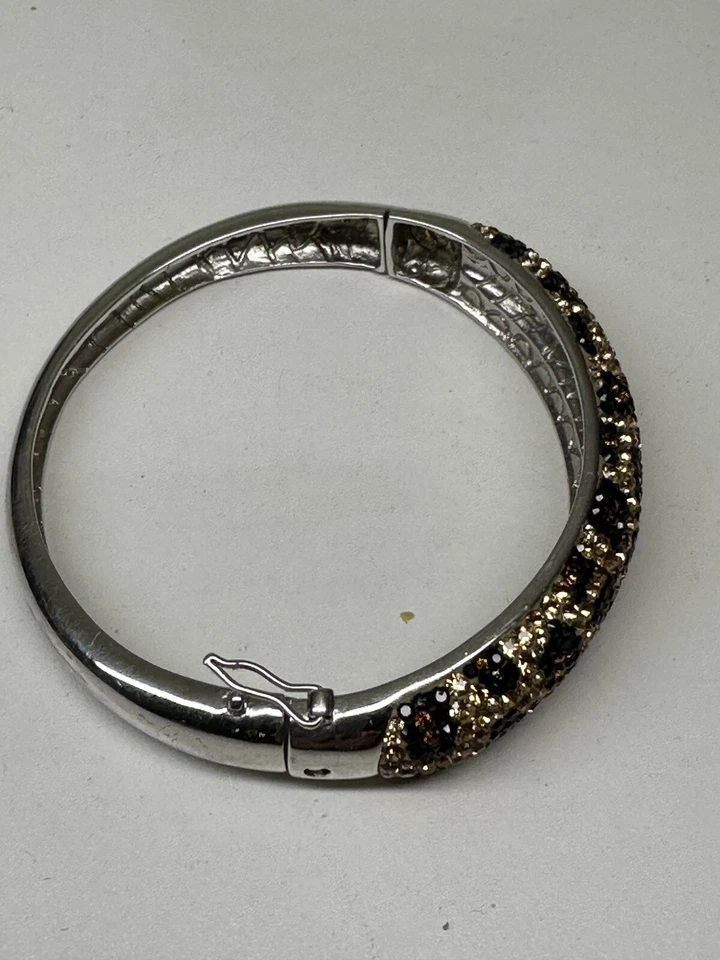 Brazalete Belle Etoile de cristal con patrón de leopardo Foto 3 de 4