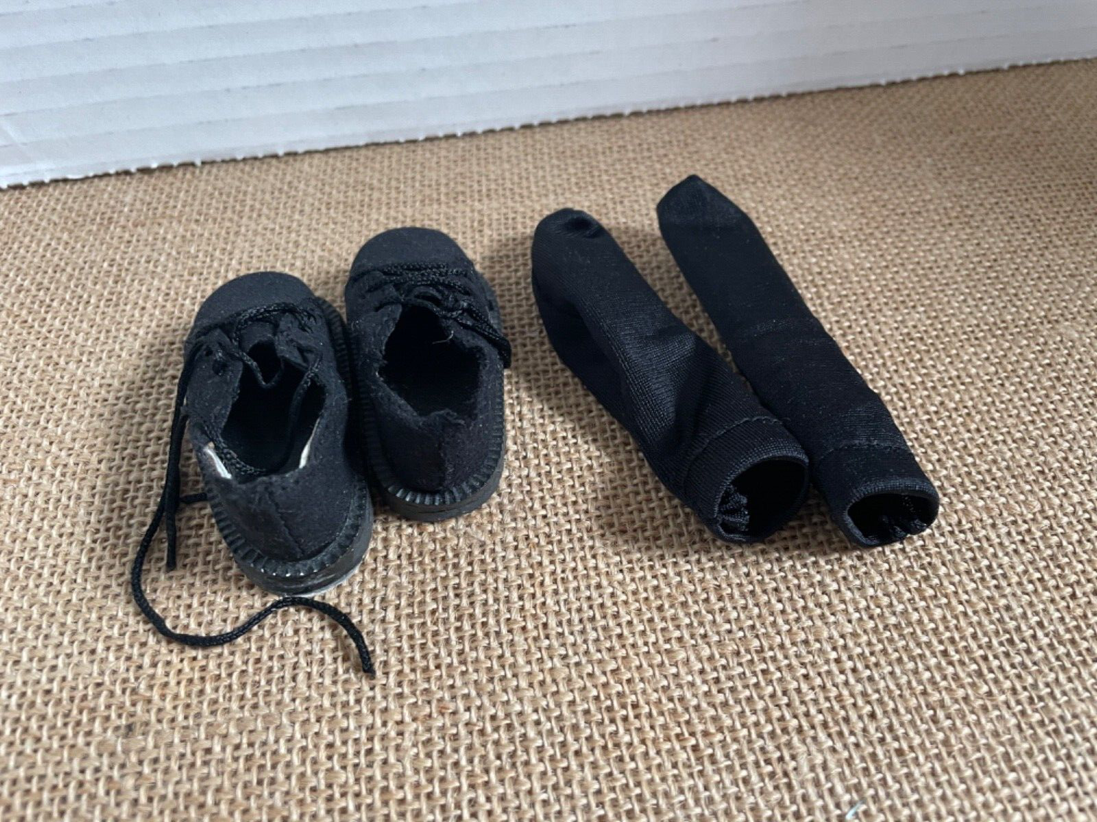 SAOLA SET CALZATURE BAMBOLA TONNER TYLER OPACO 17” vinile solo SCARPE E CALZINI NERI