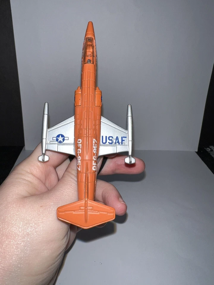 Maisto Tailwinds F-104 Starfighter Fuerza Aérea de los Estados Unidos con soporte QFG-957 USAF Foto 3 de 4
