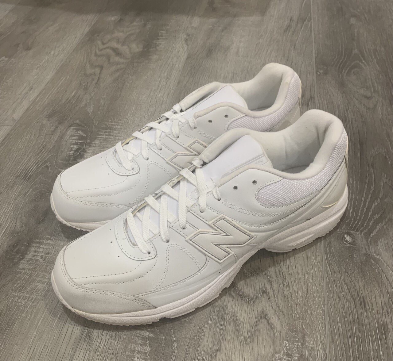 White Walking Shoes MW410WT Size 