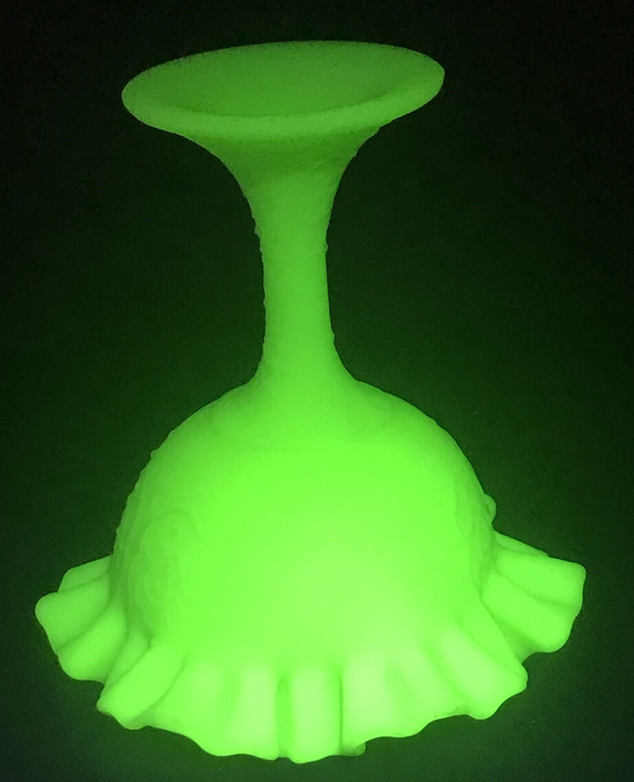 VINTAGE “ Signed” FENTON RUFFLE EDGE VASELINE URANIUM GLASS