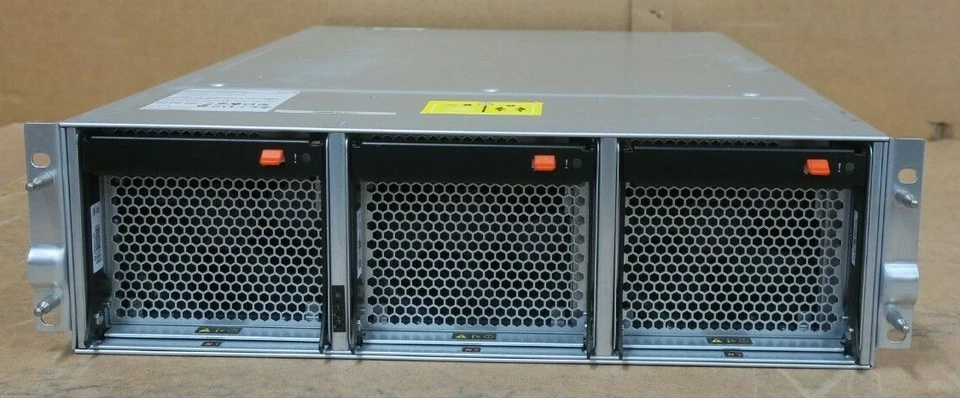 NetApp FAS3250 Filer Array 1x Controller Module 1x PCI-E Expansion Module 2x PSU - Image 2 of 3
