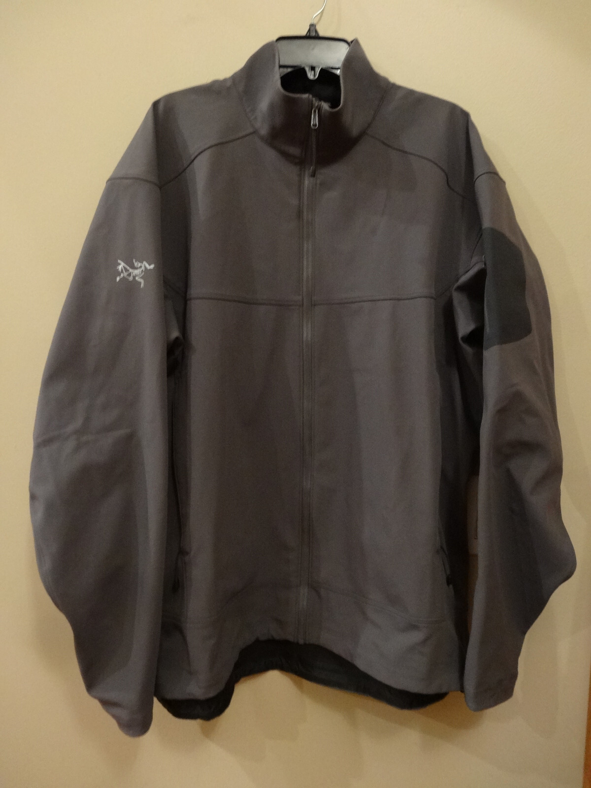 Giacca uomo Arc'teryx Epsilon LT grigia con zip. Taglia XXL