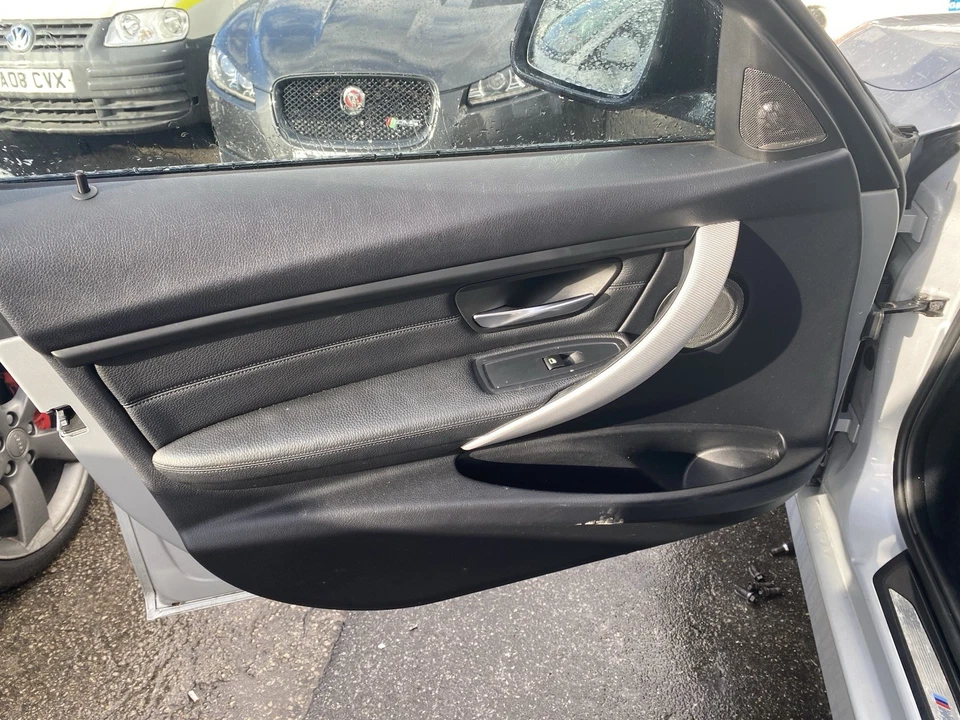 BMW 3 SERIES F31 TOURING BLACK LEATHER FRONT & REAR HEATED SEATS 2017 - Image 3 of 4