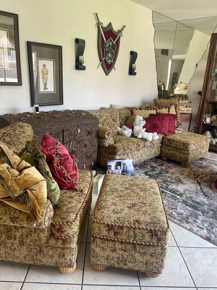 Gabinetes de cocina victorianos personalizados para sala de estar y sofá con sillón Foto 2 de 4