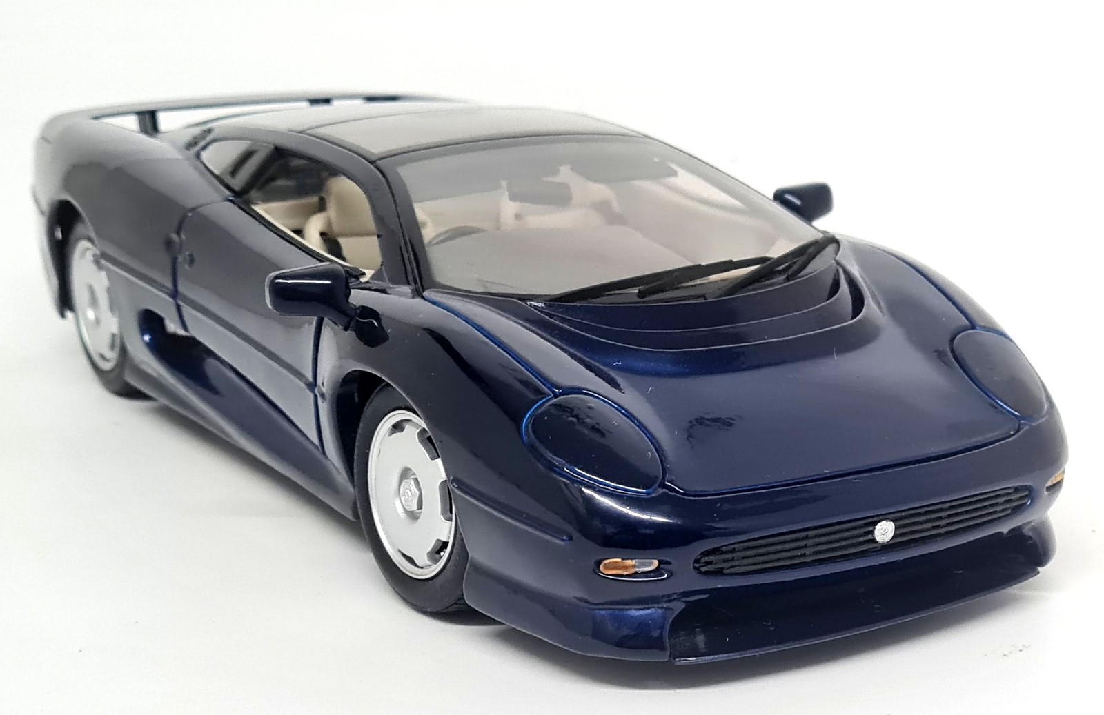 Maisto 1/18 Jaguar XJ220 Dark Blue 90's Supercar Diecast scale model car