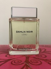 Dahlia Noir L'Eau Givenchy 香水- 一款2013年女用香水