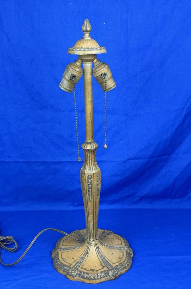 LÁMPARA MOLLER C.1910 Art Nouveau con enchufes de campana y cadenas de tracción de bellota, 23 5/8" H Foto 2 de 4