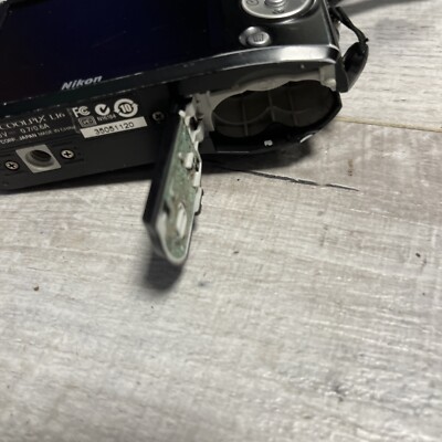 Nikon COOLPIX L16 7.1MP Digital Camera - Matte black. For Parts Or