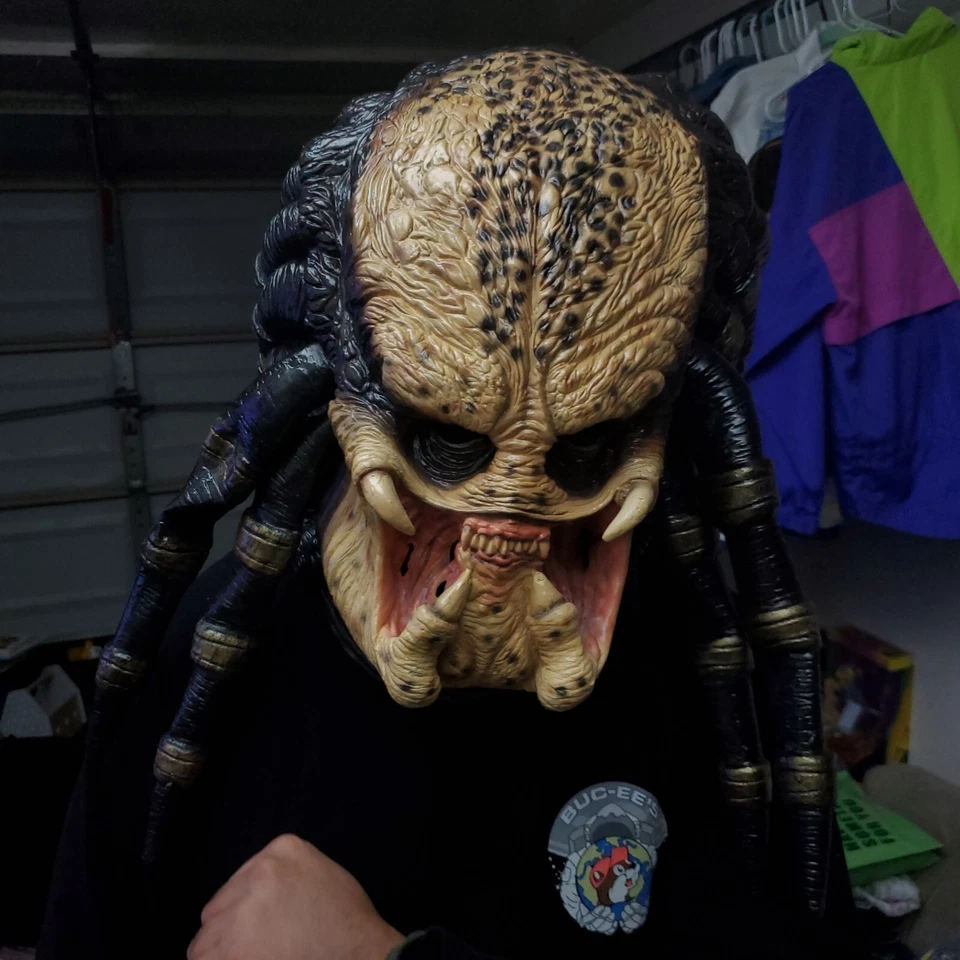 Predator Elder Alien vs Predator 100% Full Latex Mask w Face Plate - Image 2 of 3