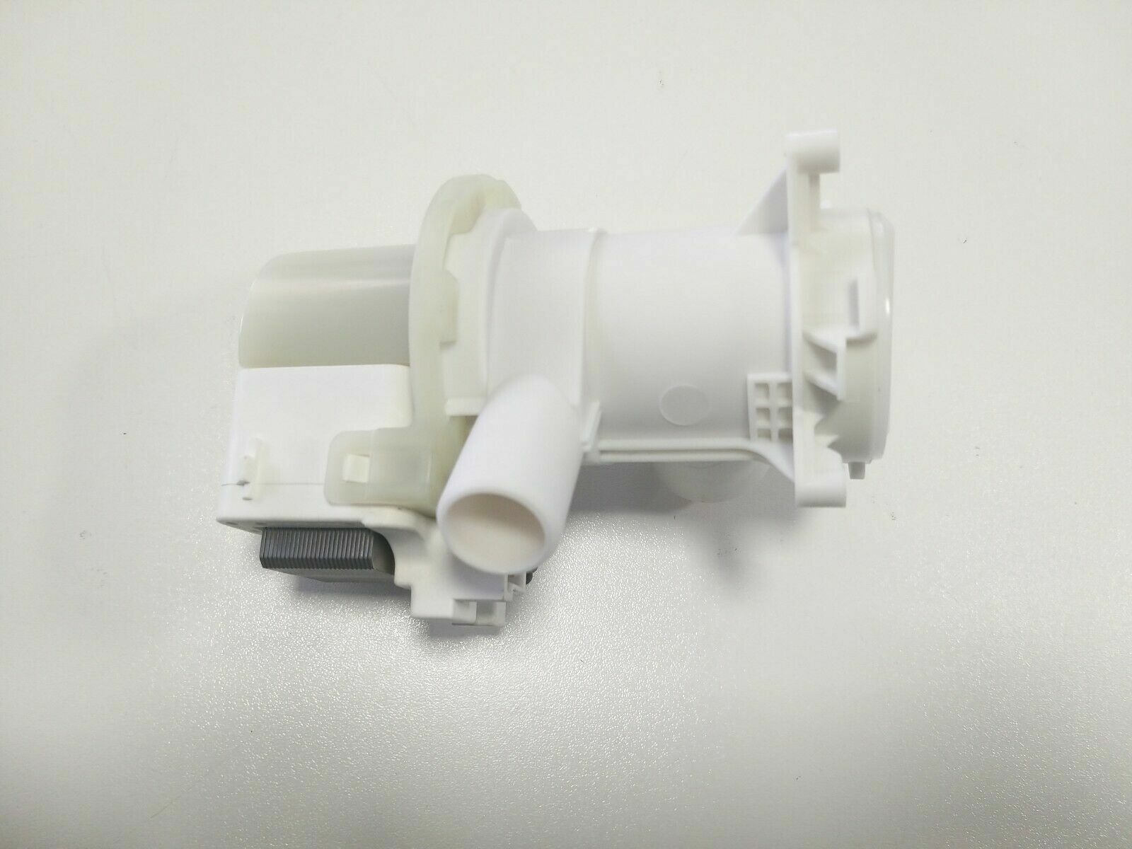 Addio Rumori e Blocchi: Pompa Arcelik 692970260 per Smeg Originale