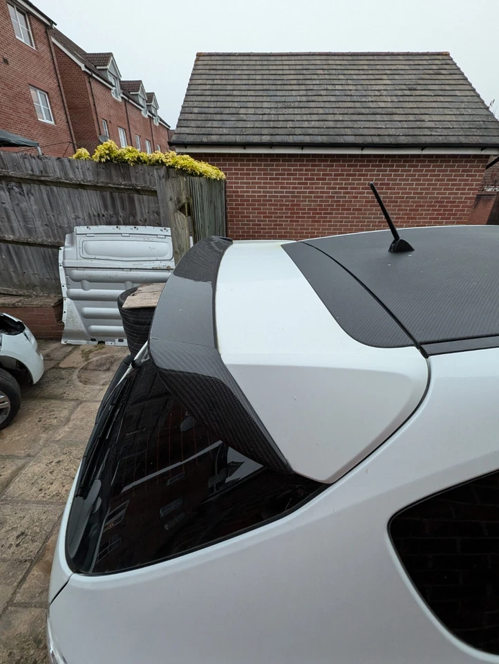 Alerón de techo con escotilla Subaru Impreza WRX STi Foto 3 de 4