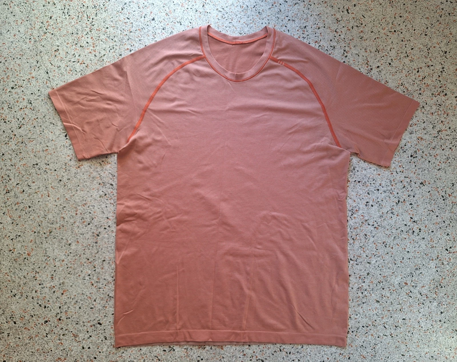 Lululemon Metal Vent Tech Short Sleeve in Size L
