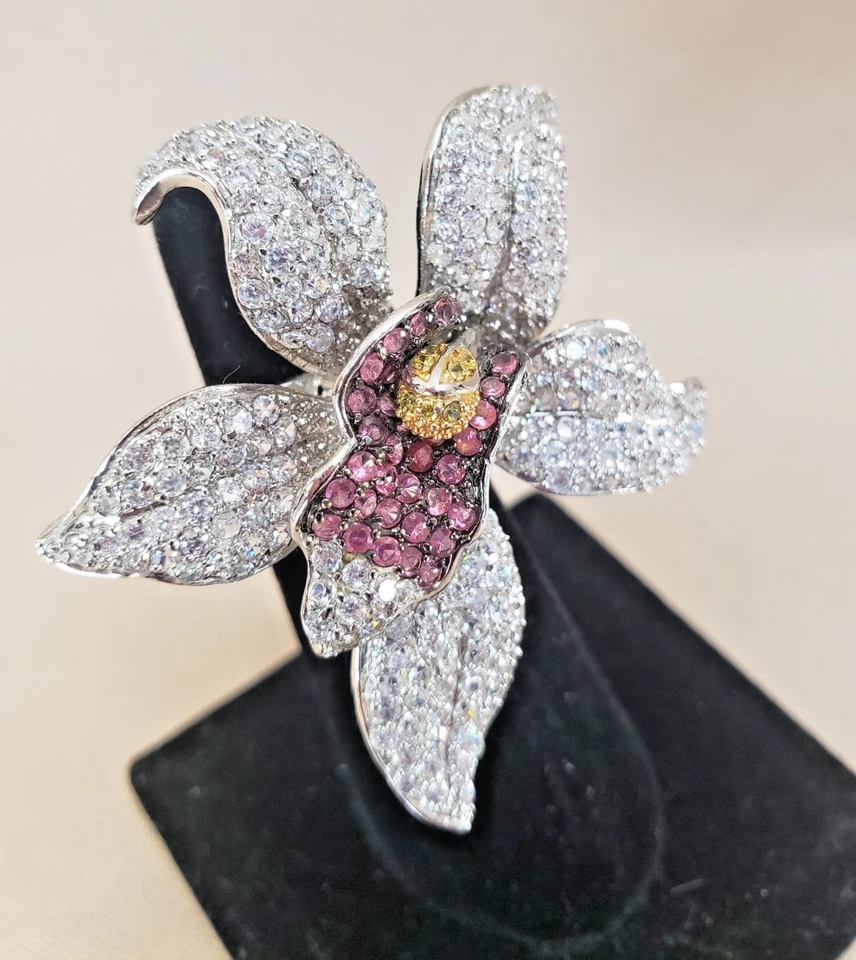 Anillo grande rosa y transparente con estrás flor de lirio talla 5,75 firmado negro Foto 4 de 4