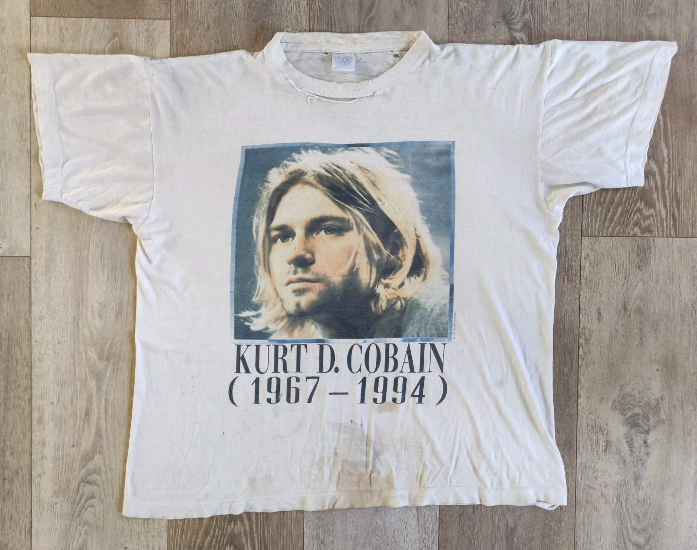 Vintage Nirvana Fan Club T Shirt Kurt Cobain Memorial End of Music 1994 Painting
