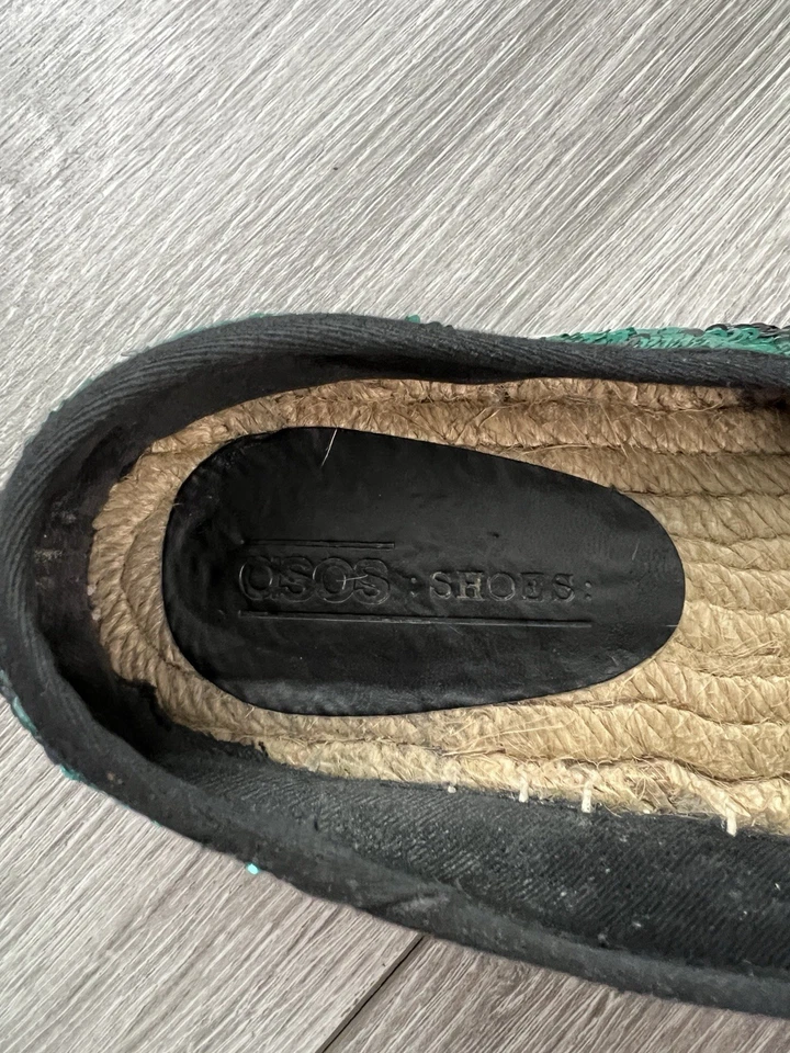 Alpargatas planas de lentejuelas 6 de ASOS Foto 4 de 4