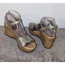 Easy Spirit Esmarvela Wedge Sandals Gold Metallic Laser Cut Cork Footbed  8M