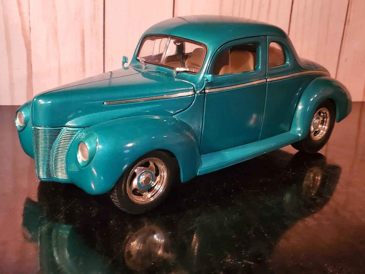 自動車 Ertl Collectibles 1940 Ford Street Rod Ertl American Muscle 1940 Ford Coupe Street Rods 1:18 Scale