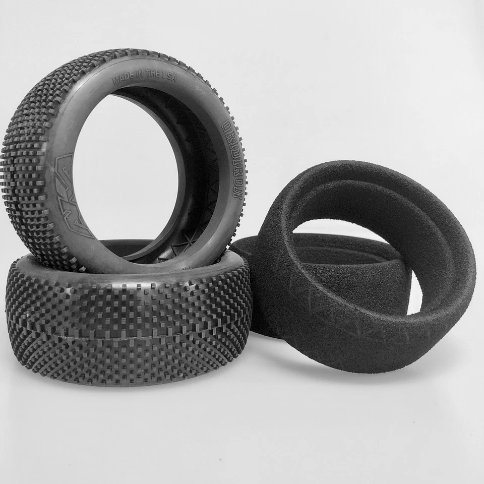 1:8 Buggy Reifen GRIDIRON hard mit Reifenringeinlagen 2 Stück AKA 14003H - Bild 2 von 4