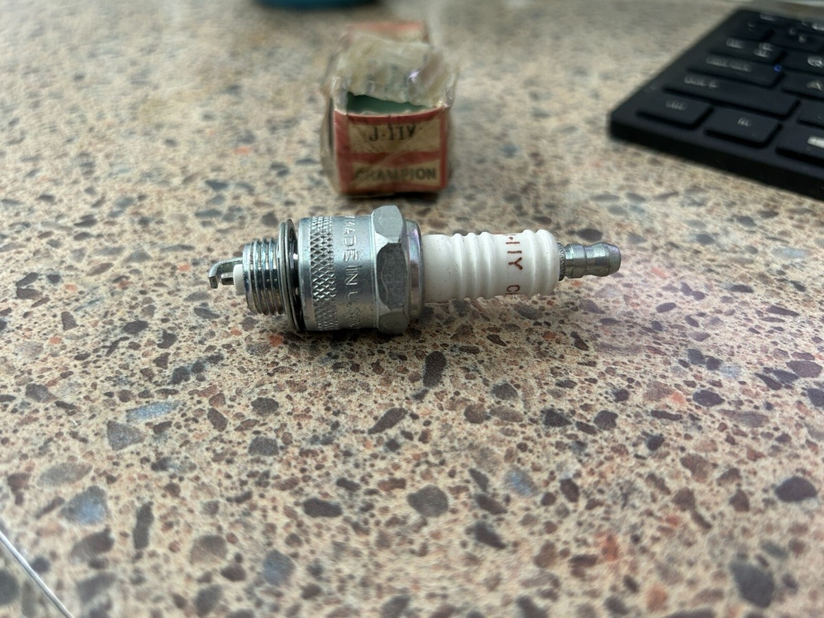 ハイパーショット JE506 Champion J11Y Spark Plugs Set of 8 MOPAR Hi Performance Big