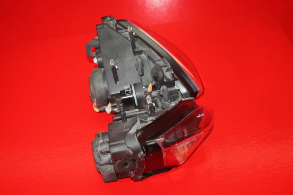 17 HYOSUNG GD250R FARO DELANTERO FARO Foto 2 de 4