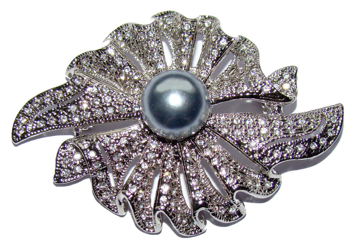 Broche perle noire inspiration Fabergé pour accessoiriser une tenue de soirée