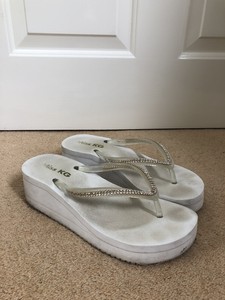 white wedge flip flops uk