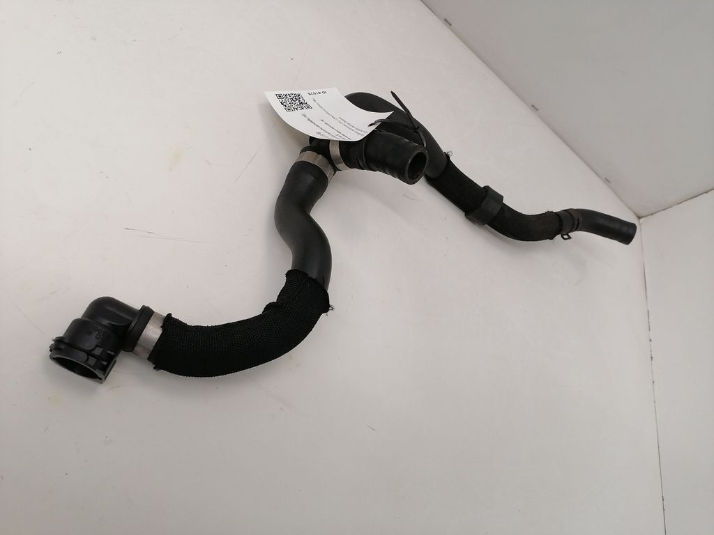 Mercedes-Benz E W212 Engine water coolant pipe hose 3018422 