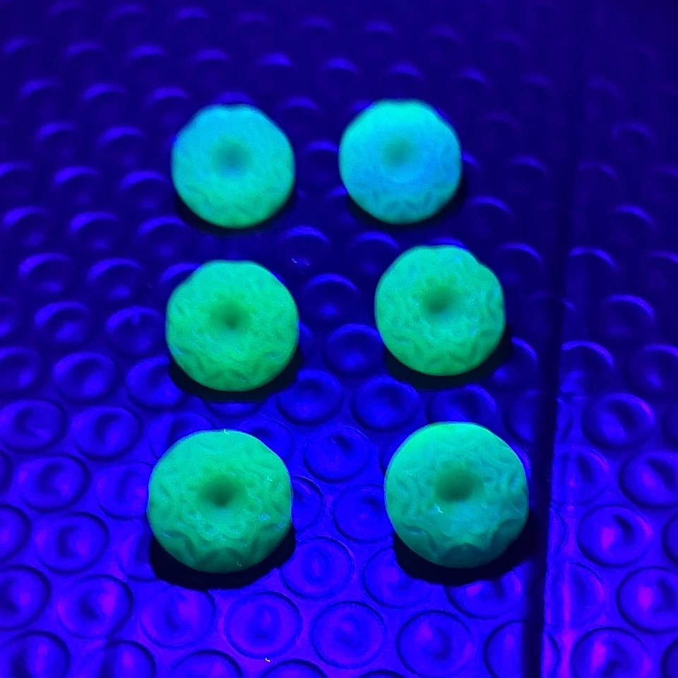 Juego de 6 botones de gota de goma de vidrio de uranio vintage verde azulado Foto 4 de 4