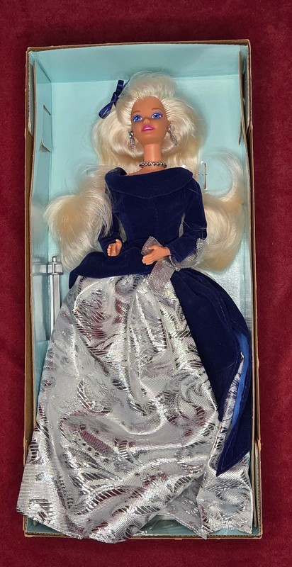 Vintage 1995 Winter Velvet Barbie Special Edition Avon Exclusive New Open Box