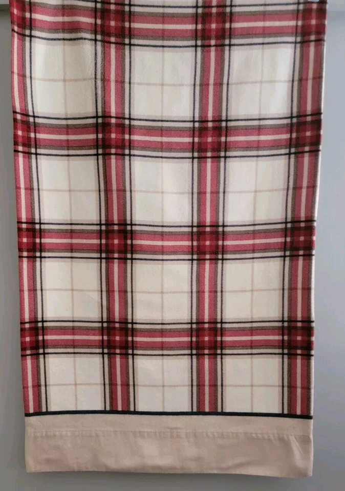 Juego de sábanas de franela doble de 3 piezas. Cuadros rojos, negros y tostados Foto 3 de 4