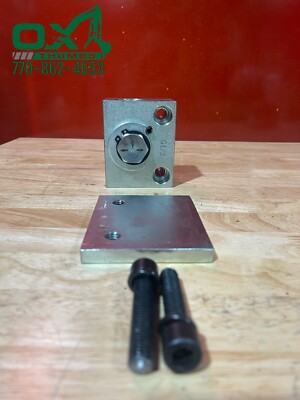 Excavator Style Three Way Valve 1/2  BSPP Ports With Weld On Mounting Plate