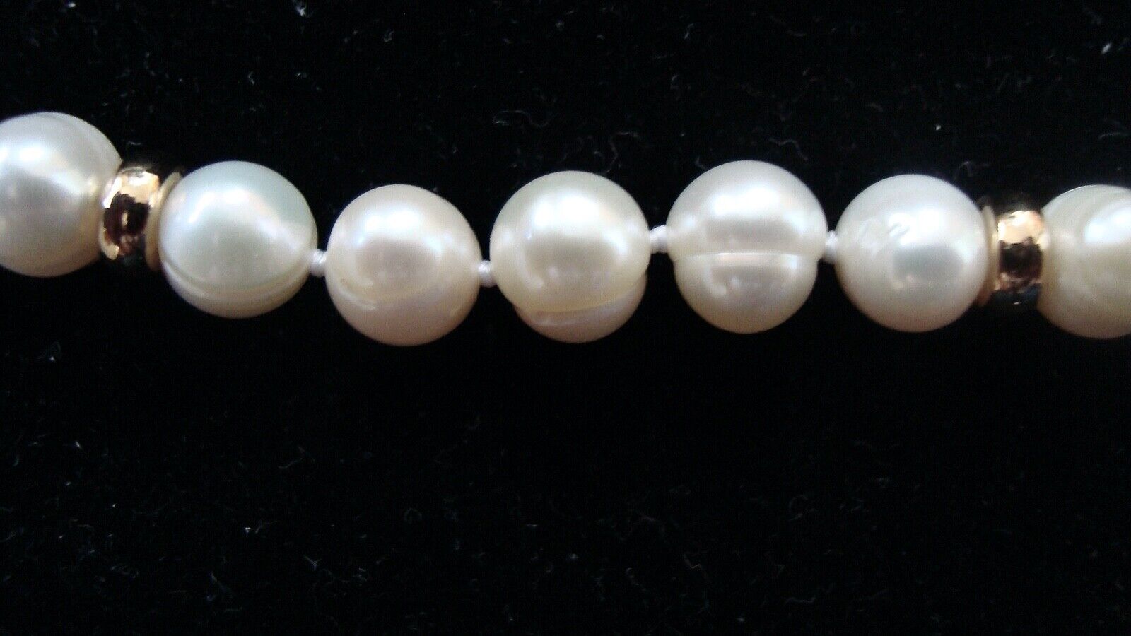 WHITE RINGED PEARLS WITH CARVED JADE PENDANT AND … - image 7
