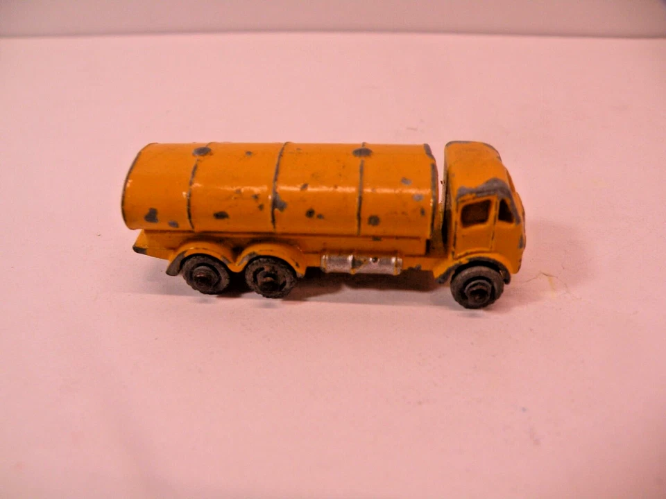 Matchbox 1953 Moko Lesney # 11-3 REF Road Tanker amarillo Foto 3 de 4