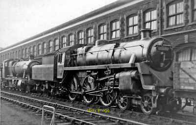 Photo 6x4 A BR Standard Class 4 4-6-0 outside Swindon Works No. 75001 was c1953