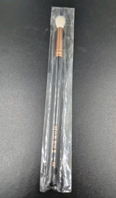 NEW - Morphe Cosmetics - Morphe Cosmetics - R38 - Round Blender Brush
