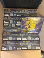 1x Pok&eacute;mon Karmesin & Purpur St&uuml;rmische Funken Top Trainer Box DEUTSCH ETB