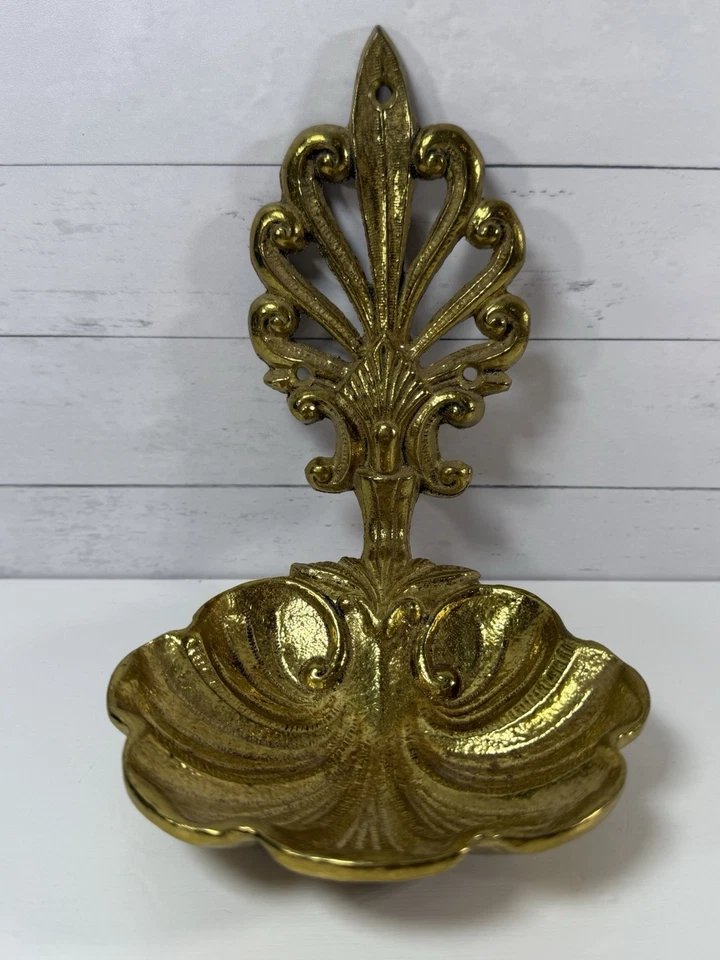 Jabonera vintage de latón con forma de carcasa montada en la pared  Foto 3 de 4