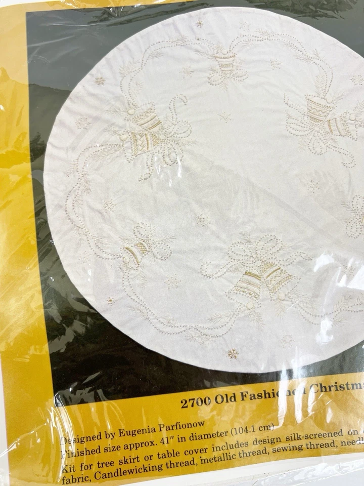 Vtg 1984 Creative Circle 2700 Old Fashioned Christmas Embroidery Kit Tree Skirt - Image 2 of 4