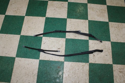 Maserati Ghibli 2014-2019 Front Right Windshield wiper assemblies Pair Photo - $73