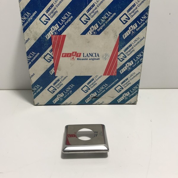Seitliche TüRverkleidung Vorne Lancia Delta R-86 Original 82378410-image