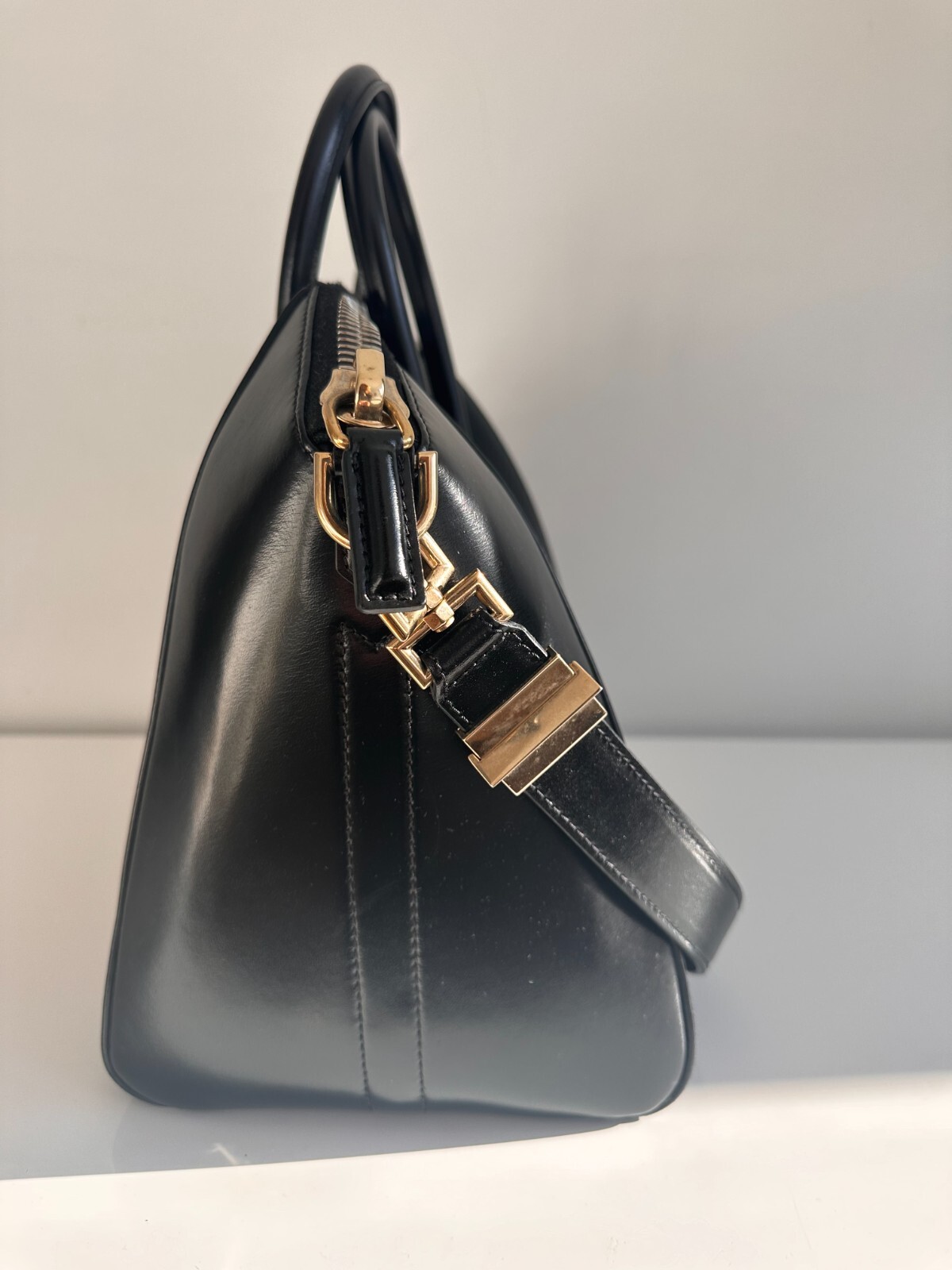 Auth/Mint Condition - Givenchy Womens Medium Box … - image 2