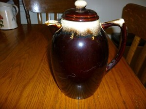 Pfaltzgraff "GOURMET" Coffee Pot with Lid .. Nice Piece .. beautiful drippings!