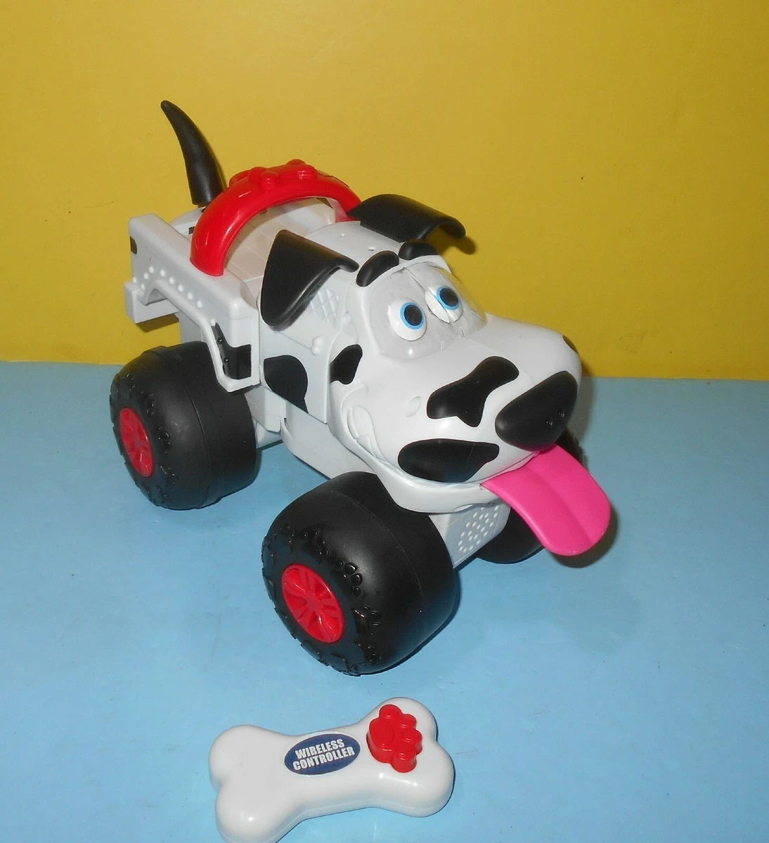 JAKKS Street Dogs Wireless RC Bumper Dalmatian Talking Dog Toy Truck w Remote