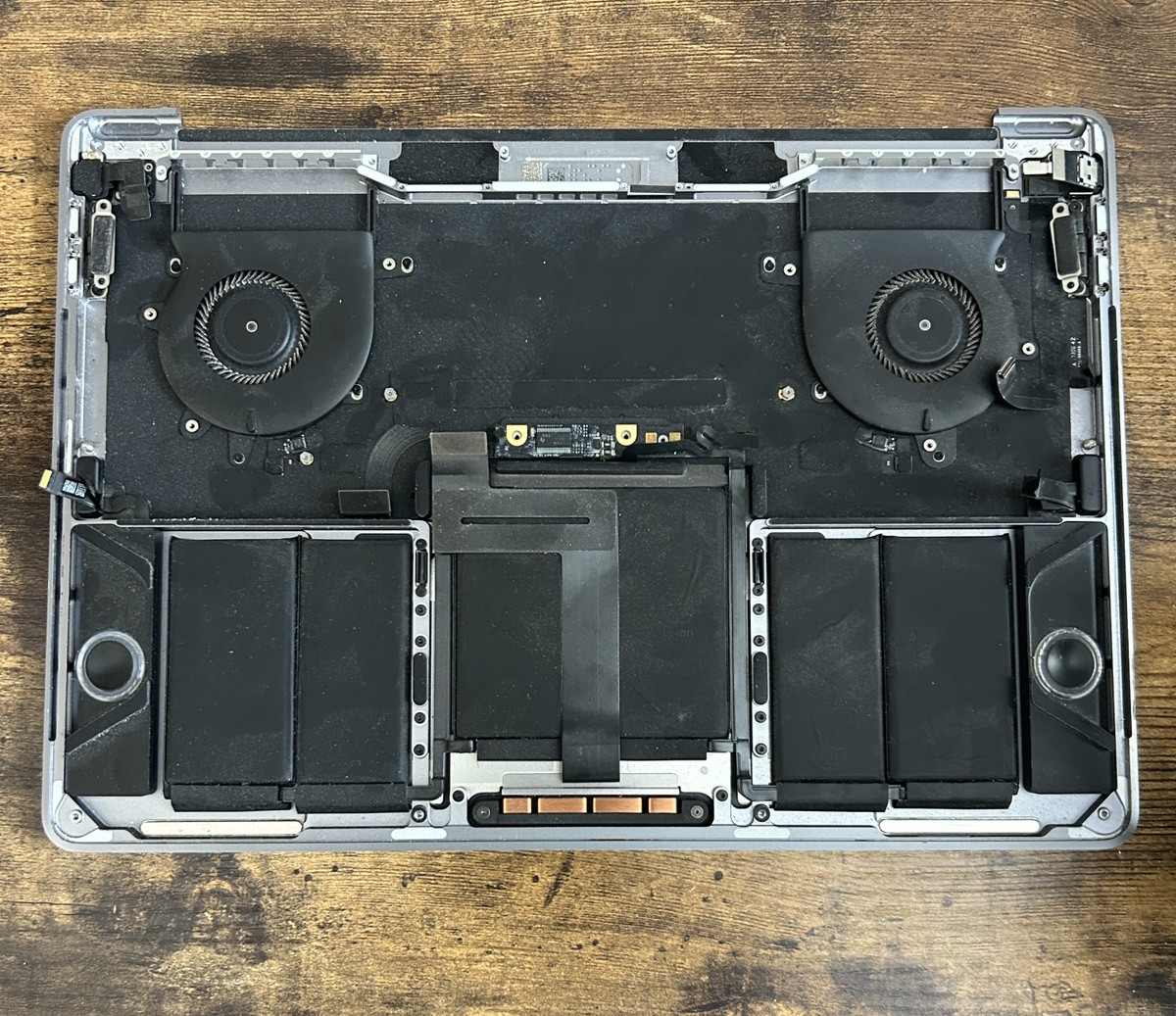 Apple - MacBook Pro A1706 （ジャンク品） ジャンク品]Apple MacBook Pro スペースグレーA1706 - メルカリ